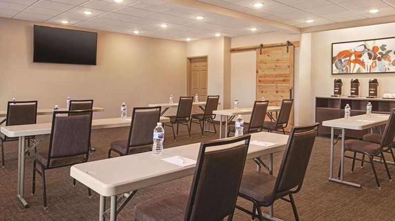<b>Country Inn & Suites Albert Lea Meeting</b>. Images powered by <a href="https://iceportal.shijigroup.com/" title="IcePortal" target="_blank">IcePortal</a>.