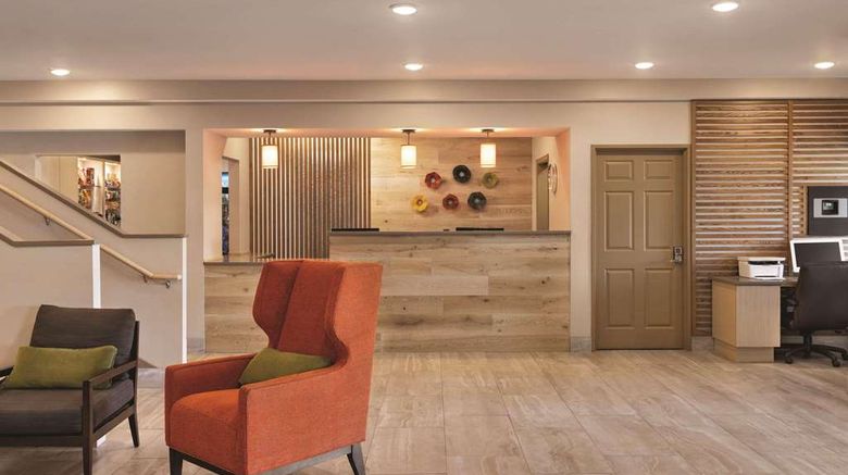 <b>Country Inn & Suites Albert Lea Lobby</b>. Images powered by <a href="https://iceportal.shijigroup.com/" title="IcePortal" target="_blank">IcePortal</a>.