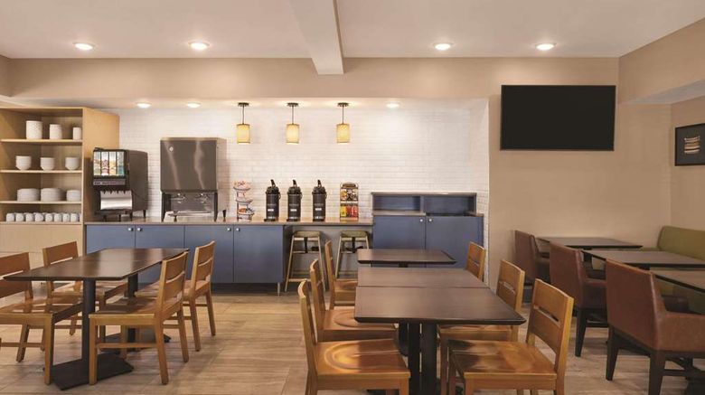 <b>Country Inn & Suites Albert Lea Restaurant</b>. Images powered by <a href="https://iceportal.shijigroup.com/" title="IcePortal" target="_blank">IcePortal</a>.