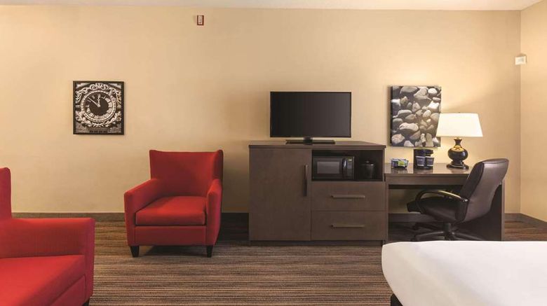 <b>Country Inn & Suites Albert Lea Room</b>. Images powered by <a href="https://iceportal.shijigroup.com/" title="IcePortal" target="_blank">IcePortal</a>.