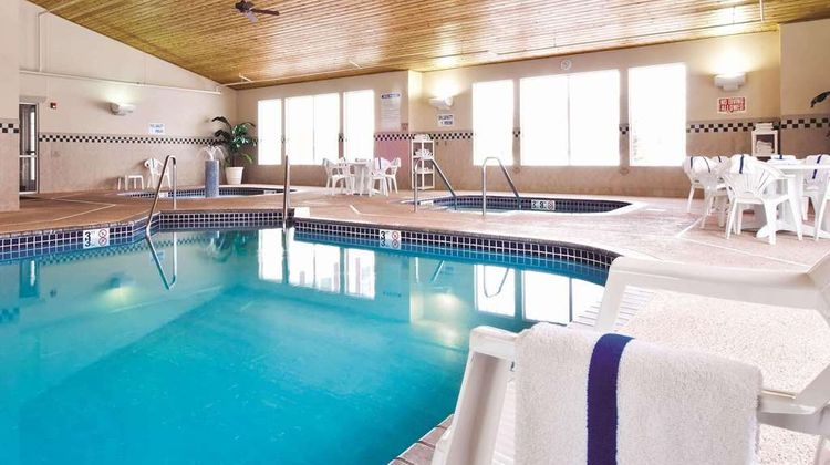 Country Inn & Suites Albertville Pool