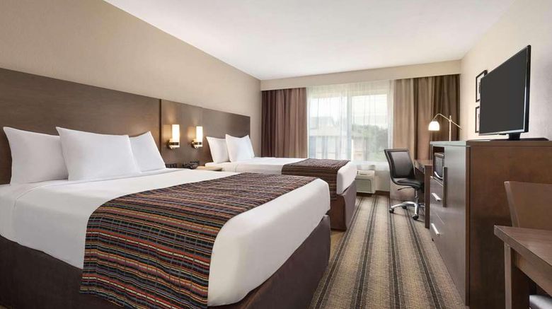 <b>Country Inn & Suites St. Cloud West Room</b>. Images powered by <a href="https://iceportal.shijigroup.com/" title="IcePortal" target="_blank">IcePortal</a>.