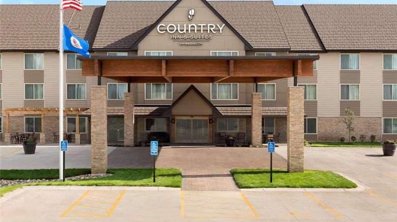 <b>Country Inn & Suites St. Cloud West Exterior</b>. Images powered by <a href="https://iceportal.shijigroup.com/" title="IcePortal" target="_blank">IcePortal</a>.