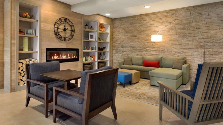 <b>Country Inn & Suites St. Cloud West Lobby</b>. Images powered by <a href="https://iceportal.shijigroup.com/" title="IcePortal" target="_blank">IcePortal</a>.
