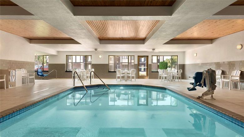 <b>Country Inn & Suites St. Cloud West Pool</b>. Images powered by <a href="https://iceportal.shijigroup.com/" title="IcePortal" target="_blank">IcePortal</a>.