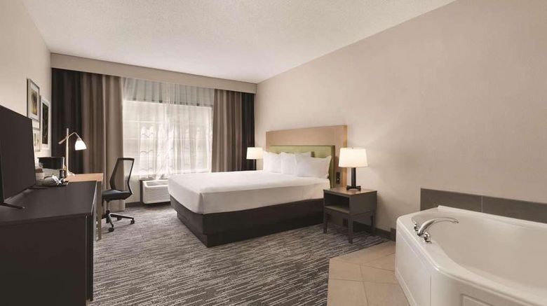 <b>Country Inn & Suites Detroit Lakes, MN Suite</b>. Images powered by <a href="https://iceportal.shijigroup.com/" title="IcePortal" target="_blank">IcePortal</a>.