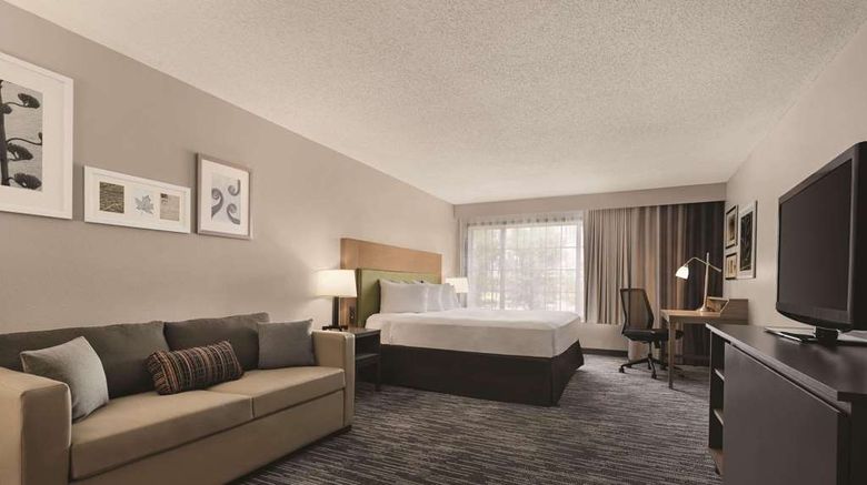 <b>Country Inn & Suites Detroit Lakes, MN Room</b>. Images powered by <a href="https://iceportal.shijigroup.com/" title="IcePortal" target="_blank">IcePortal</a>.