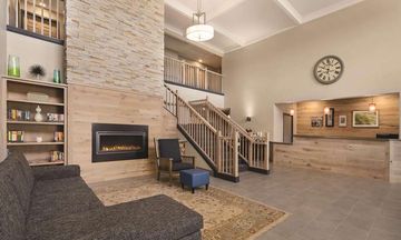 Country Inn & Suites Detroit Lakes, MN