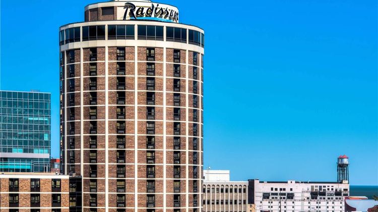 Radisson Hotel Duluth Harborview Exterior