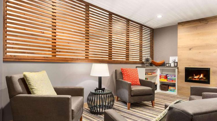 Country Inn & Suites Baxter Lobby
