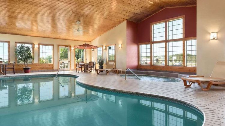 Country Inn & Suites Baxter Pool