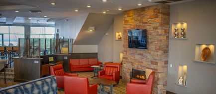Country Inn & Suites Bemidji Lobby