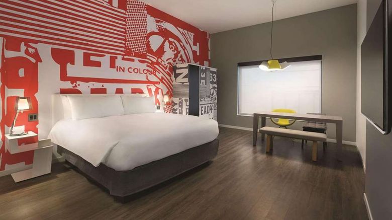 <b>Radisson Red Minneapolis Downtown Room</b>. Images powered by <a href="https://iceportal.shijigroup.com/" title="IcePortal" target="_blank">IcePortal</a>.