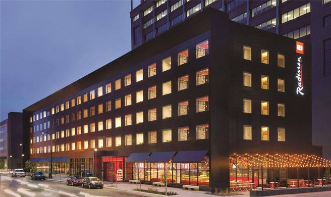 Radisson Red Minneapolis Downtown Exterior