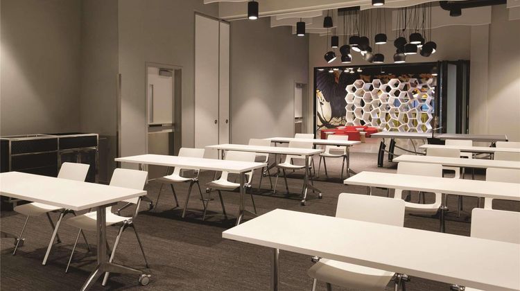 Radisson Red Minneapolis Downtown Meeting