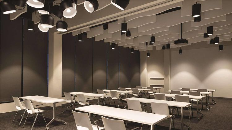 Radisson Red Minneapolis Downtown Meeting