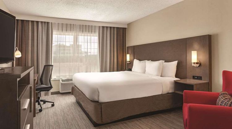 Country Inn & Suites Buffalo Room