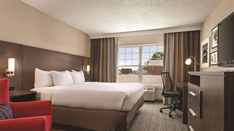 Country Inn & Suites Buffalo Room