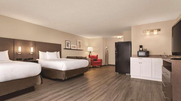 Country Inn & Suites Buffalo Suite