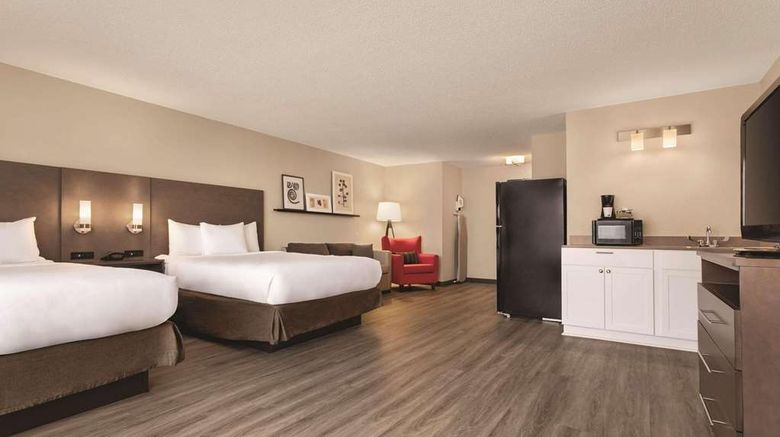 <b>Country Inn & Suites Buffalo Suite</b>. Images powered by <a href="https://iceportal.shijigroup.com/" title="IcePortal" target="_blank">IcePortal</a>.