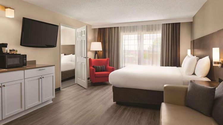 Country Inn & Suites Buffalo Suite