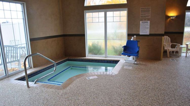 Country Inn & Suites Buffalo Pool