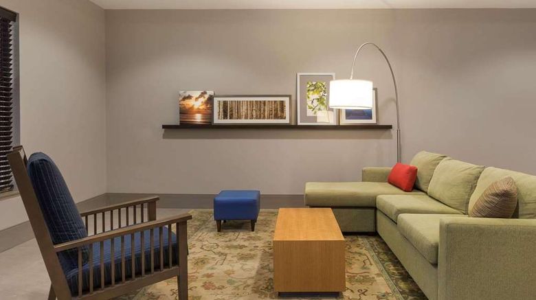 <b>Country Inn & Suites Bloomington MOA Lobby</b>. Images powered by <a href="https://iceportal.shijigroup.com/" title="IcePortal" target="_blank">IcePortal</a>.