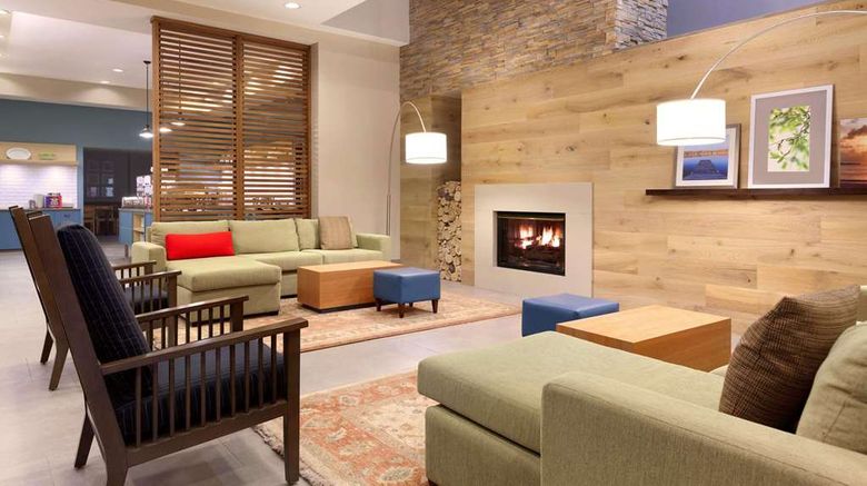 <b>Country Inn & Suites Bloomington MOA Lobby</b>. Images powered by <a href="https://iceportal.shijigroup.com/" title="IcePortal" target="_blank">IcePortal</a>.