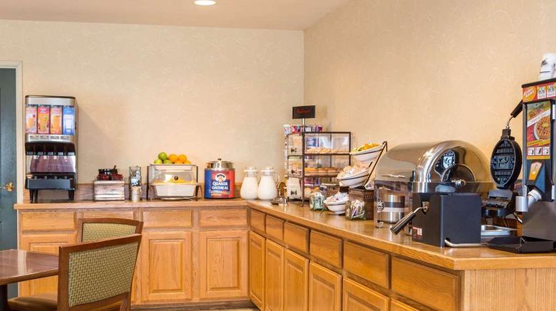 <b>Country Inn & Suites Nevada Restaurant</b>. Images powered by <a href="https://iceportal.shijigroup.com/" title="IcePortal" target="_blank">IcePortal</a>.