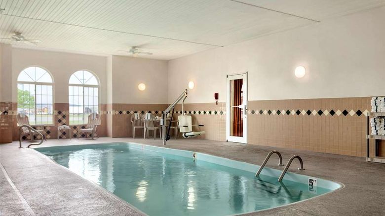 <b>Country Inn & Suites Nevada Pool</b>. Images powered by <a href="https://iceportal.shijigroup.com/" title="IcePortal" target="_blank">IcePortal</a>.