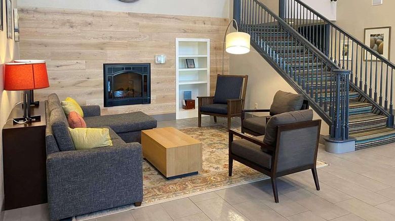 <b>Country Inn & Suites Nevada Lobby</b>. Images powered by <a href="https://iceportal.shijigroup.com/" title="IcePortal" target="_blank">IcePortal</a>.