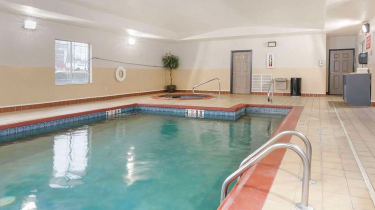 Country Inn & Suites Columbia Pool