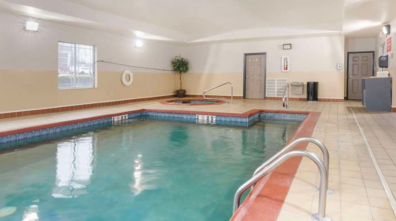<b>Country Inn & Suites Columbia Pool</b>. Images powered by <a href="https://iceportal.shijigroup.com/" title="IcePortal" target="_blank">IcePortal</a>.
