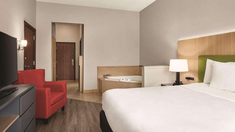 Country Inn & Suites by Radisson Byram Suite