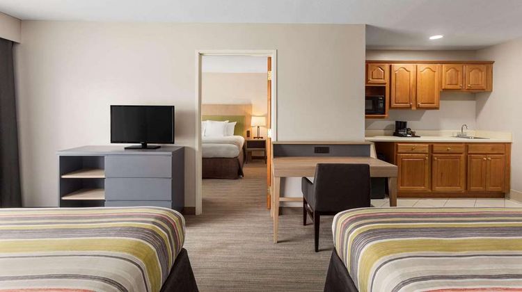 Country Inn & Suites by Radisson Suite