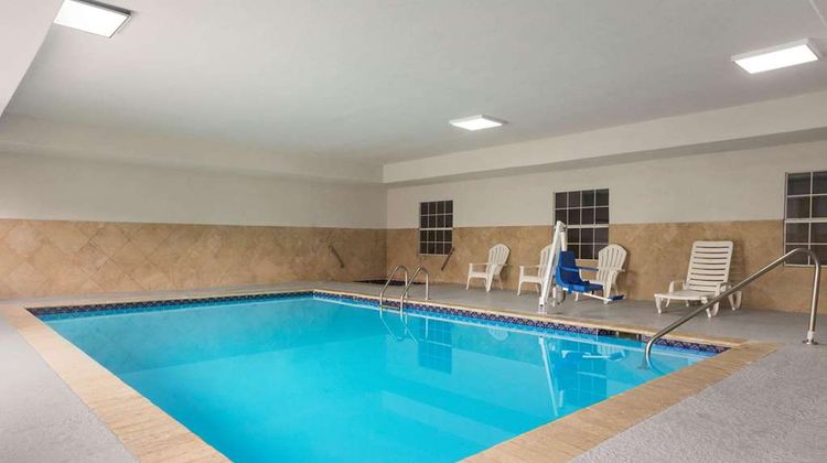 Country Inn & Suites by Radisson Pool