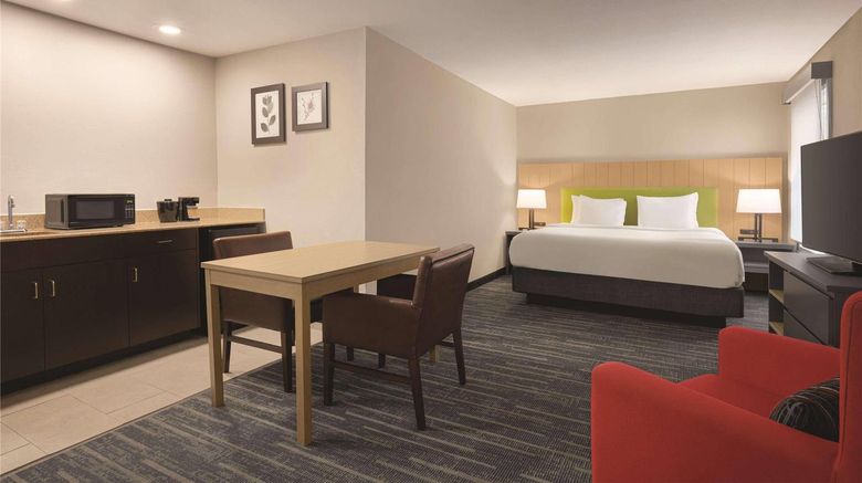 <b>Country Inn & Suites By Radisson, Dunn Suite</b>. Images powered by <a href="https://iceportal.shijigroup.com/" title="IcePortal" target="_blank">IcePortal</a>.