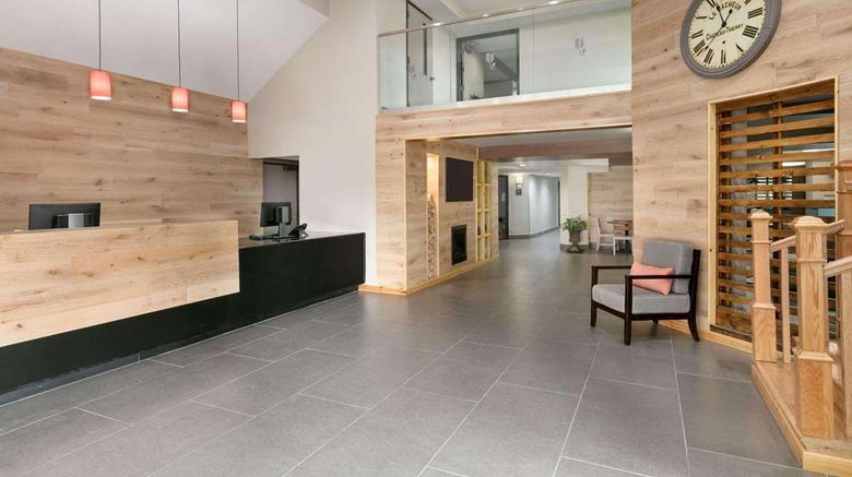 <b>Country Inn & Suites Roanoke Rapids NC Lobby</b>. Images powered by <a href="https://iceportal.shijigroup.com/" title="IcePortal" target="_blank">IcePortal</a>.