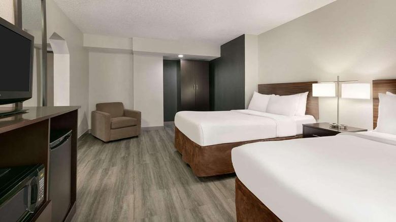 <b>Country Inn & Suites Roanoke Rapids NC Suite</b>. Images powered by <a href="https://iceportal.shijigroup.com/" title="IcePortal" target="_blank">IcePortal</a>.