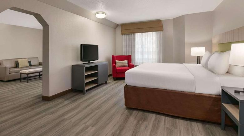 <b>Country Inn & Suites Roanoke Rapids NC Suite</b>. Images powered by <a href="https://iceportal.shijigroup.com/" title="IcePortal" target="_blank">IcePortal</a>.