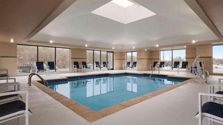 Country Inn & Suites Roanoke Rapids NC Pool