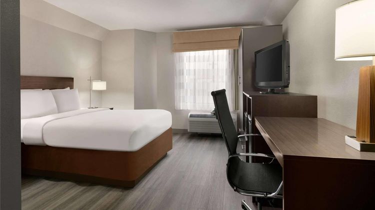 Country Inn & Suites Roanoke Rapids NC Room