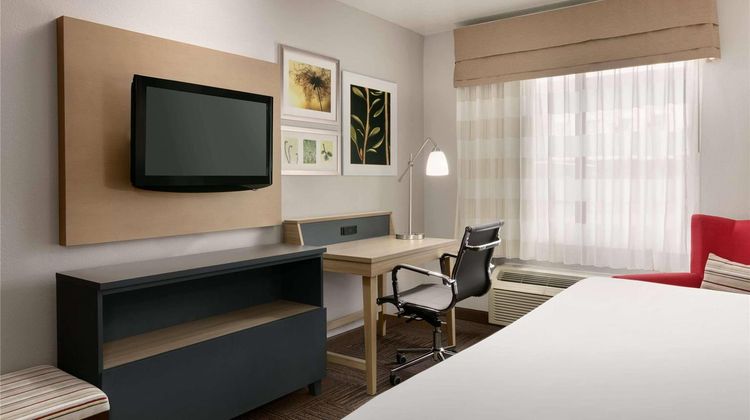 Country Inn & Suites Roanoke Rapids NC Room