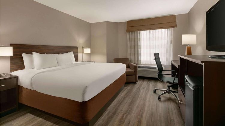 Country Inn & Suites Roanoke Rapids NC Room