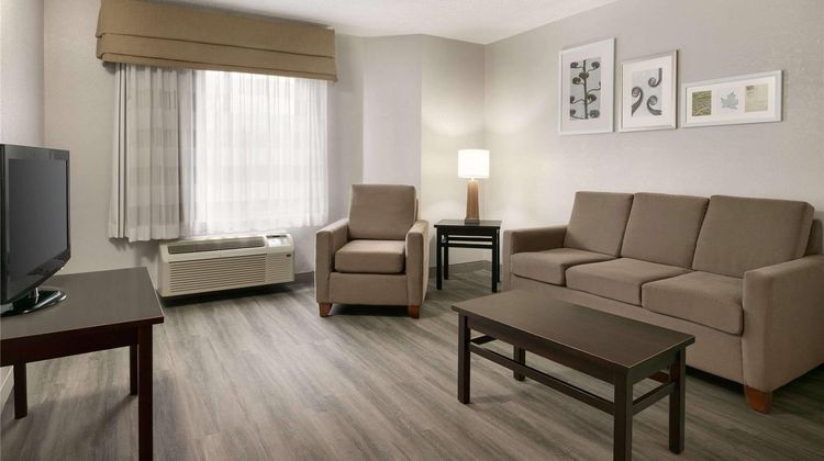 Country Inn & Suites Roanoke Rapids NC Suite