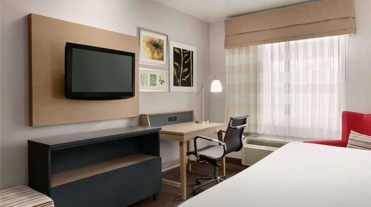 Country Inn & Suites Roanoke Rapids NC Room