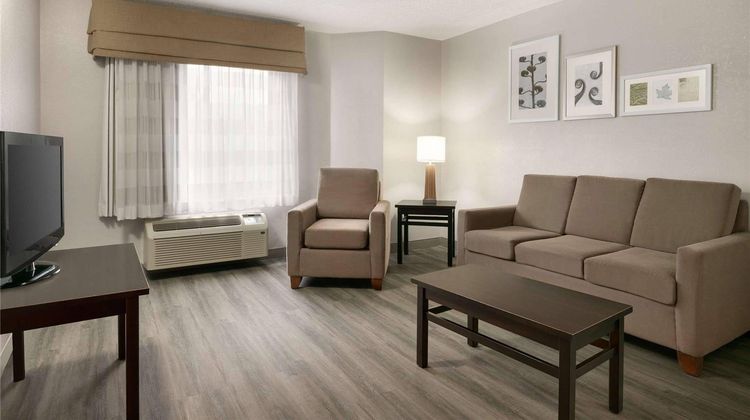 Country Inn & Suites Roanoke Rapids NC Suite