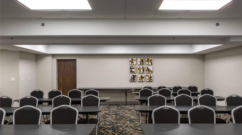 <b>Country Inn & Suites Lake Norman Huntersville Meeting</b>. Images powered by <a href="https://iceportal.shijigroup.com/" title="IcePortal" target="_blank">IcePortal</a>.