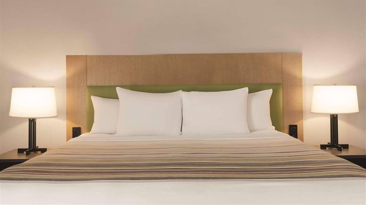 Country Inn & Suites Raleigh-Durham Airport Suite