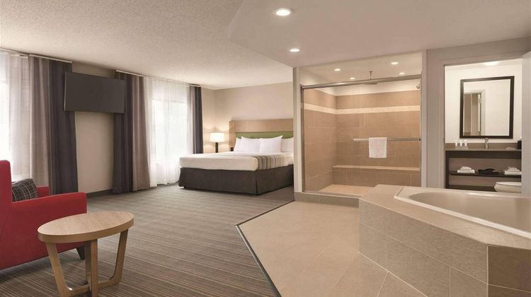 Country Inn & Suites Raleigh-Durham Airport Suite